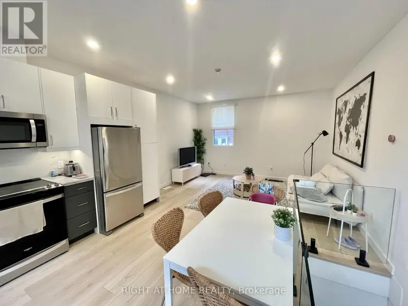 Semi-Detached/Link at 5 - 367 HOWLAND AVENUE, Toronto