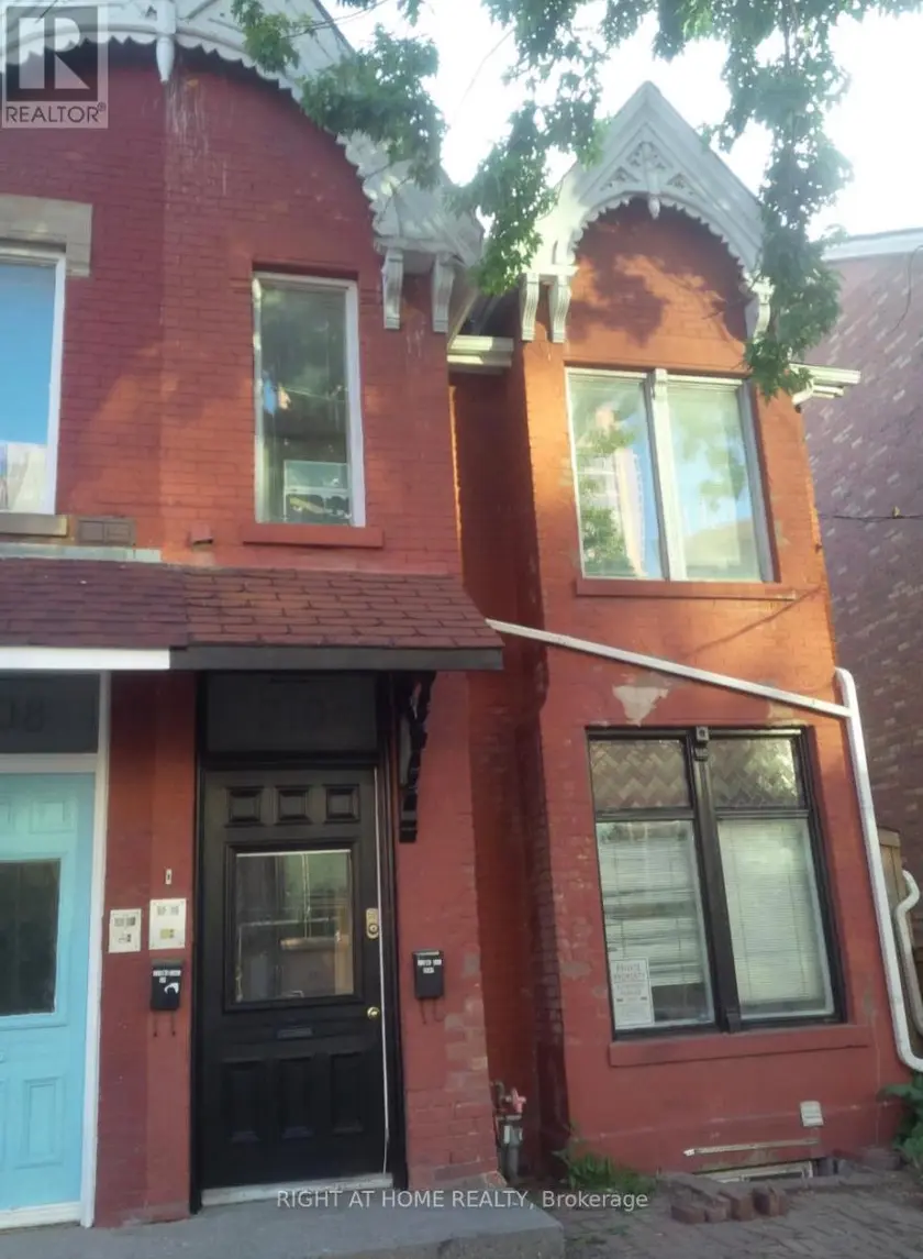 Townhouse at B - 210 MCCAUL STREET, Toronto