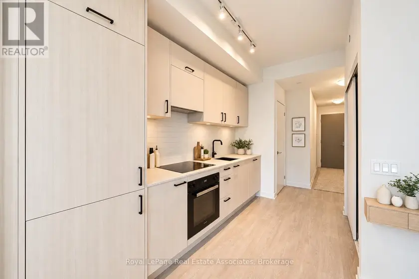 Apartment at 1004 - 1 QUARRINGTON LANE, Toronto