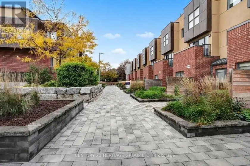 Townhouse at 20 - 9R CLINTWOOD GATE NE, Toronto