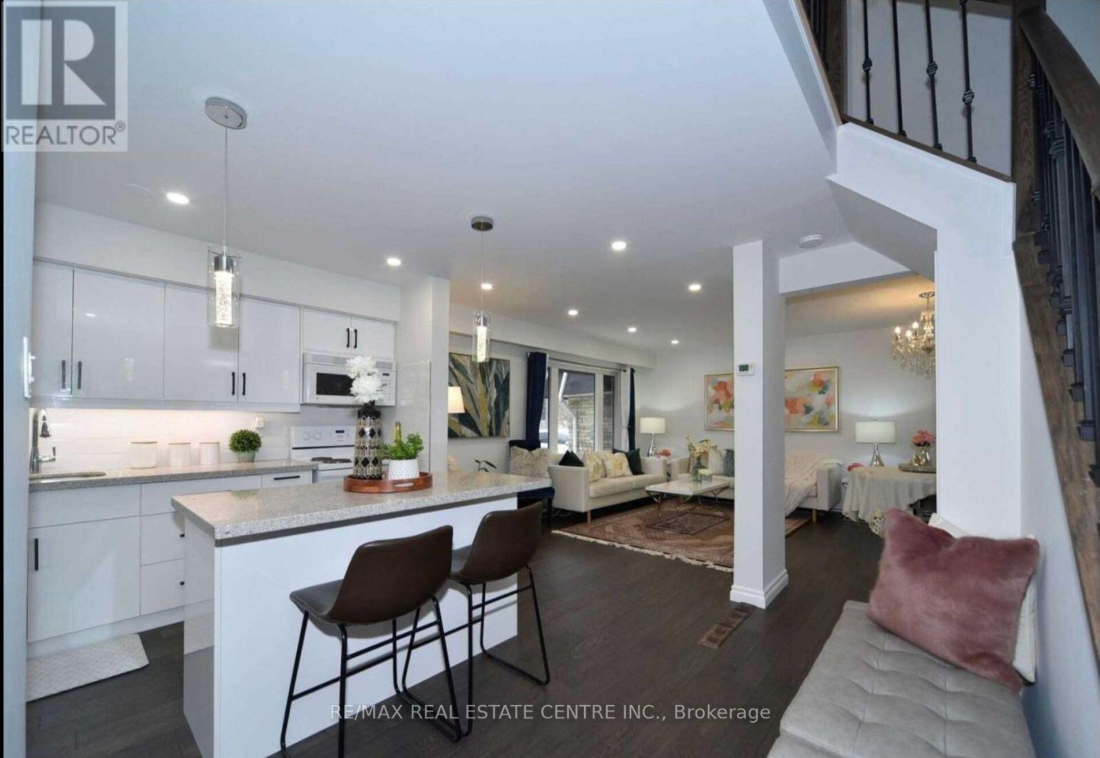 Detached at 25 IVANIC COURT, Whitby (Pringle Creek)