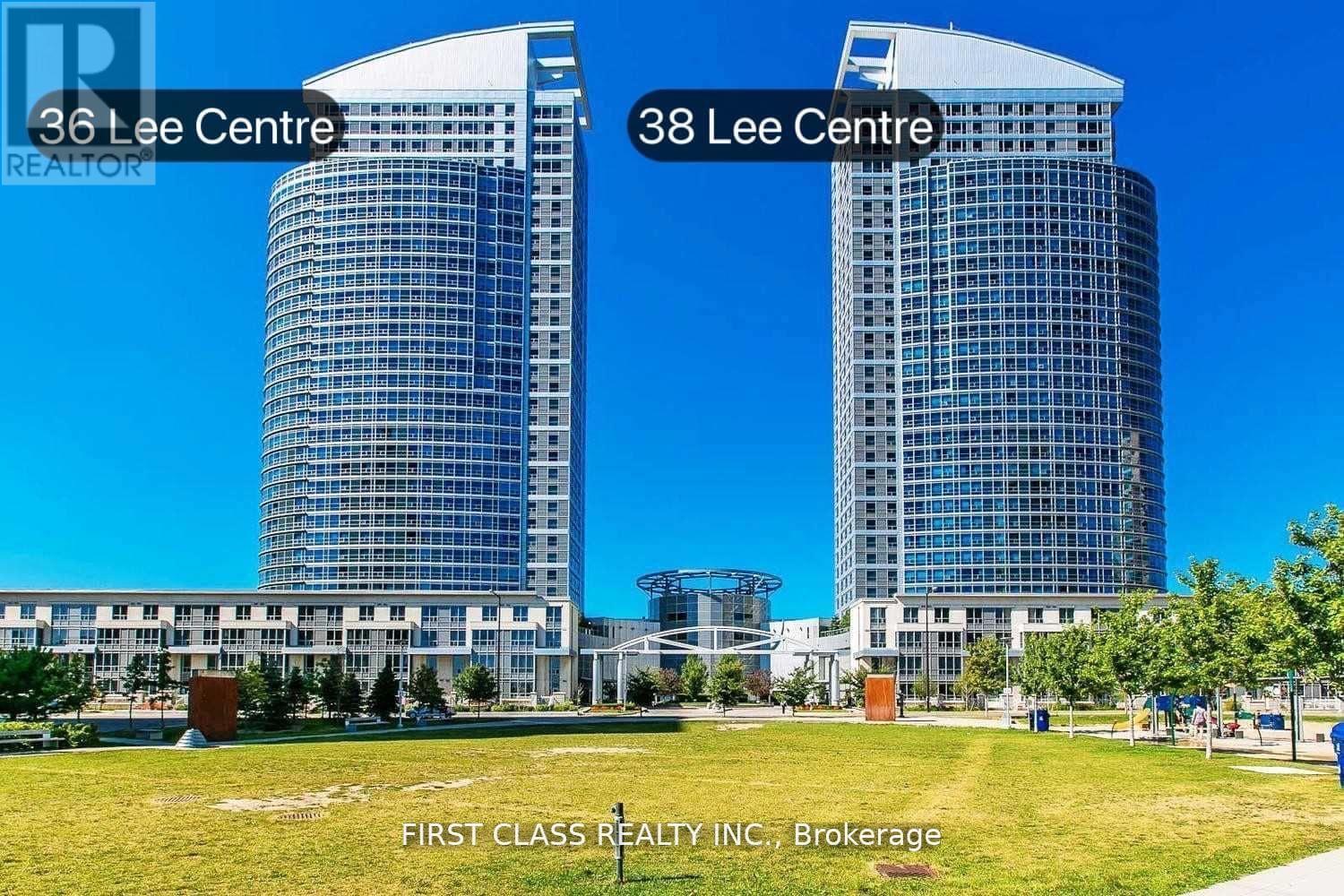 Apartment at 3006 - 36 LEE CENTRE DRIVE, Toronto (Woburn)