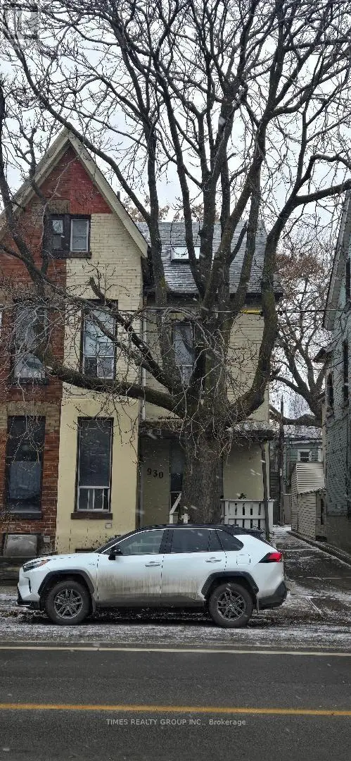Townhouse at 930 DUNDAS STREET E, Toronto