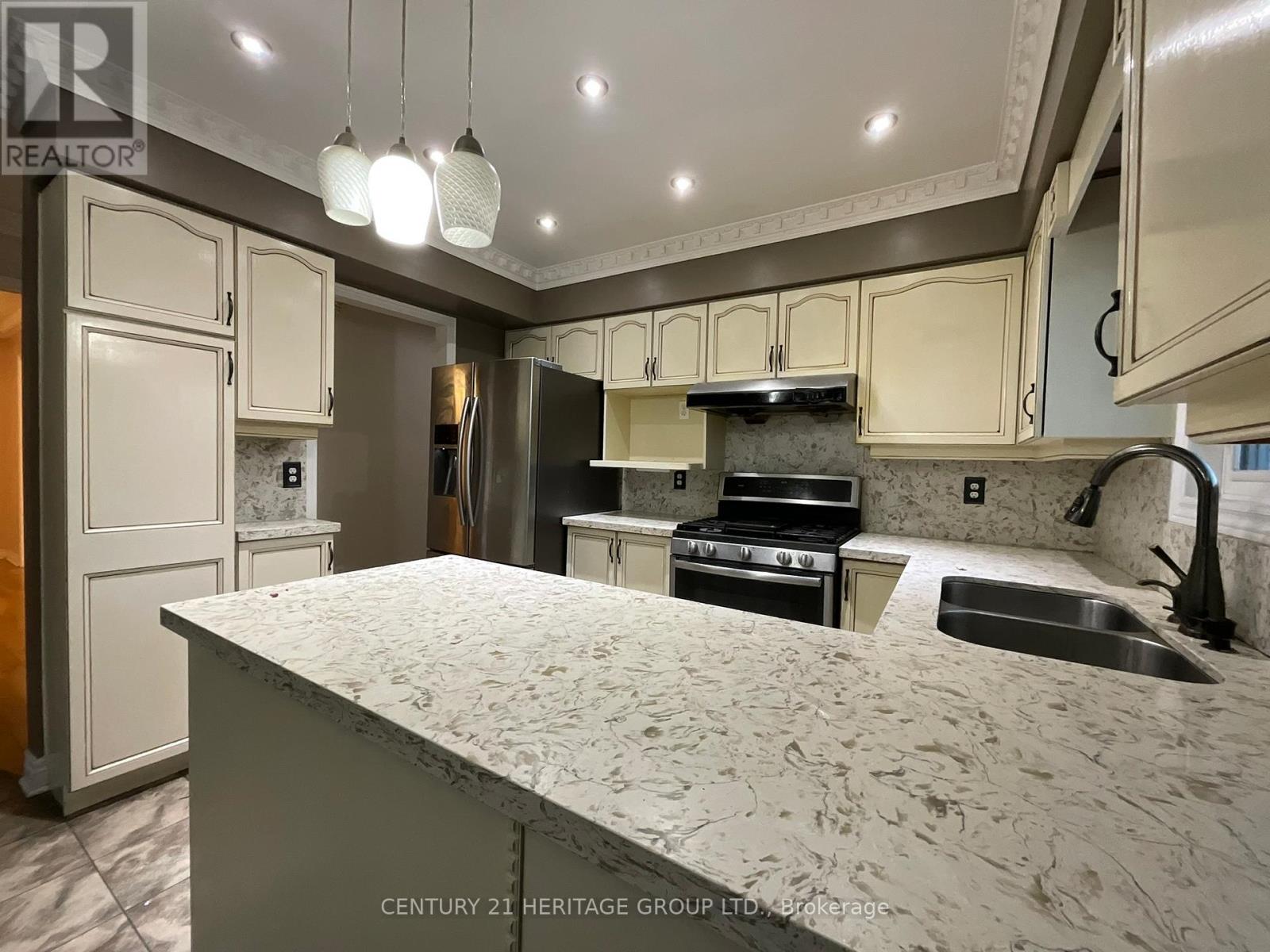Detached at 305 SANDRINGHAM DRIVE, Clarington