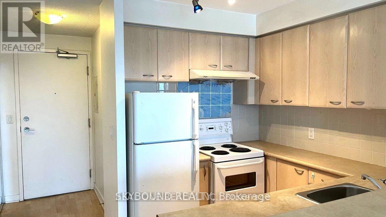 Apartment at 1702 - 38 LEE CENTRE DRIVE, Toronto