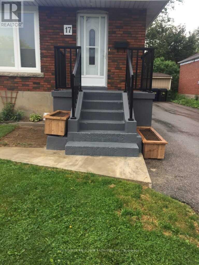 Detached at MAIN FL - 17 HUBERT AVENUE, Toronto (Clairlea-Birchmount)