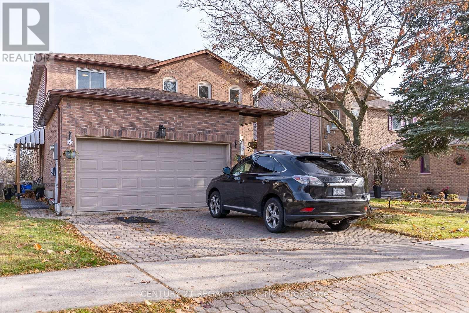 Detached at 28 UPLAND DRIVE, Whitby (Blue Grass Meadows)