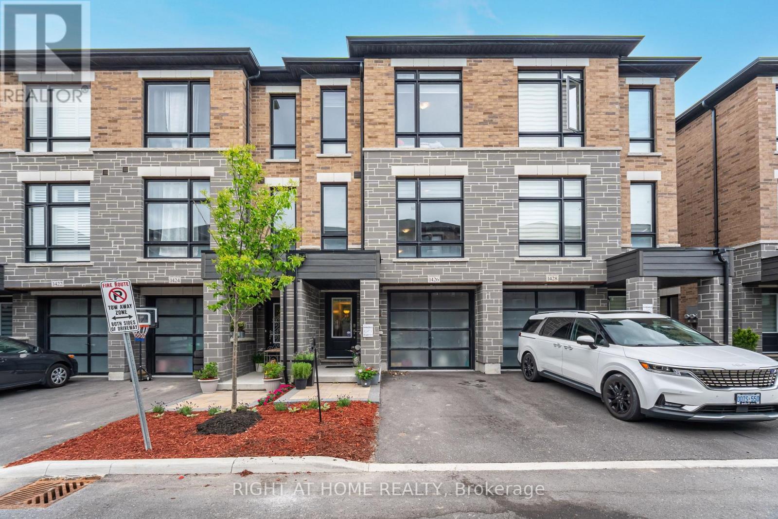 Townhouse at 14 - 1426 CORAL SPRINGS PATH, Oshawa (Taunton)