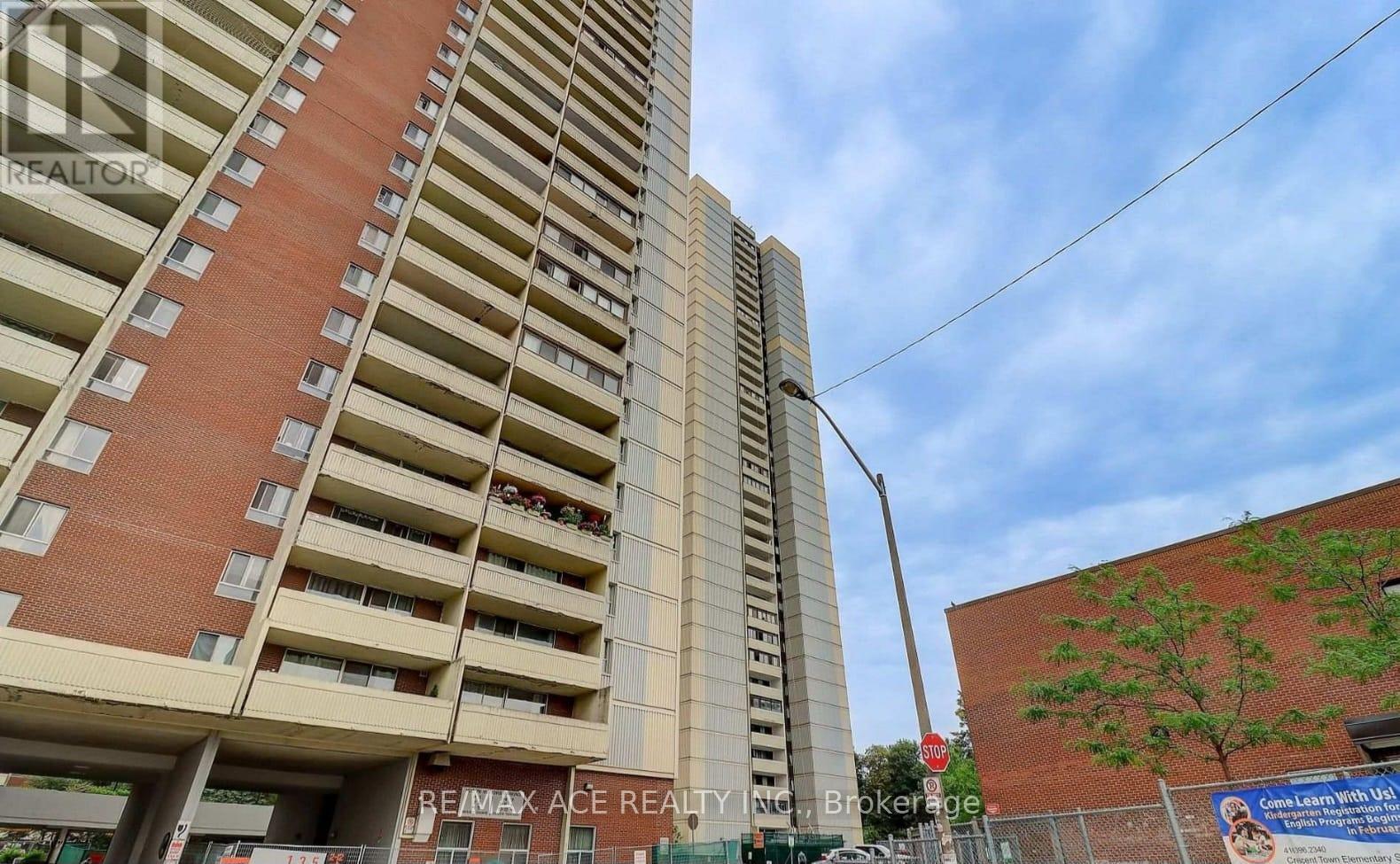 Apartment at 906 - 3 MASSEY SQUARE, Toronto (Crescent Town)