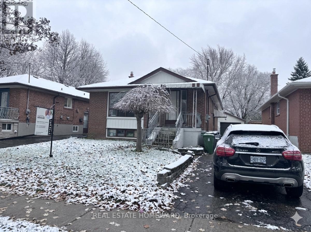 Detached at 7 DUNLOP AVENUE, Toronto (Clairlea-Birchmount)