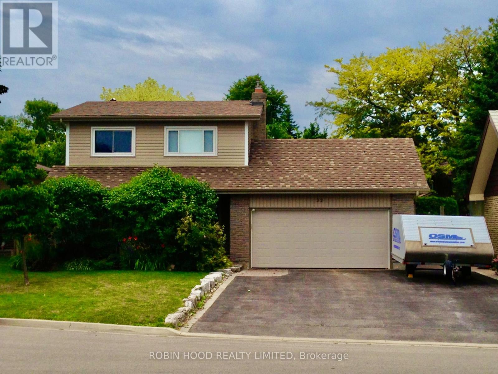 Detached at 22 NORDIC COURT, Whitby (Lynde Creek)