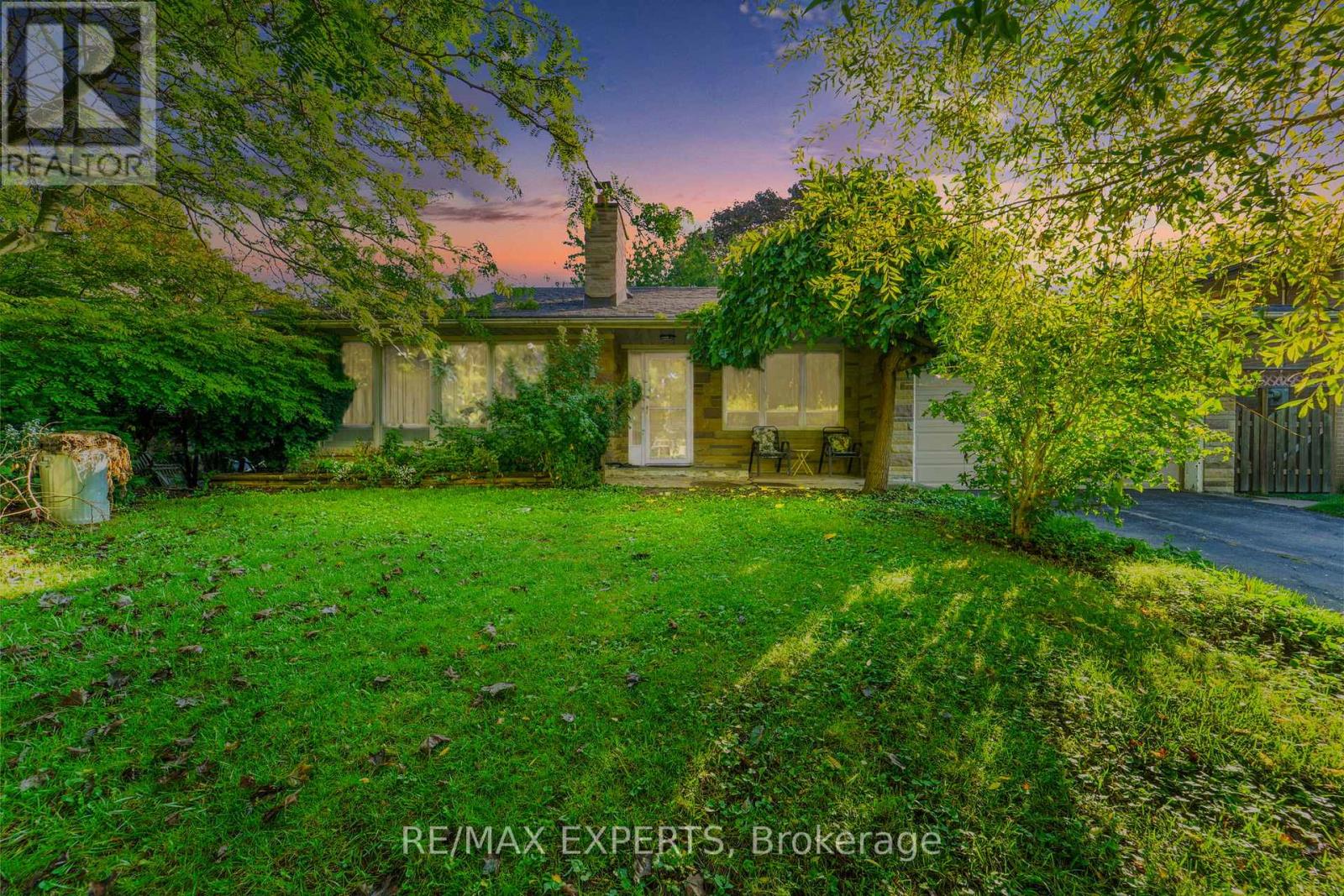 Detached at 19 DUNCOMBE BOULEVARD, Toronto (Scarborough Village)