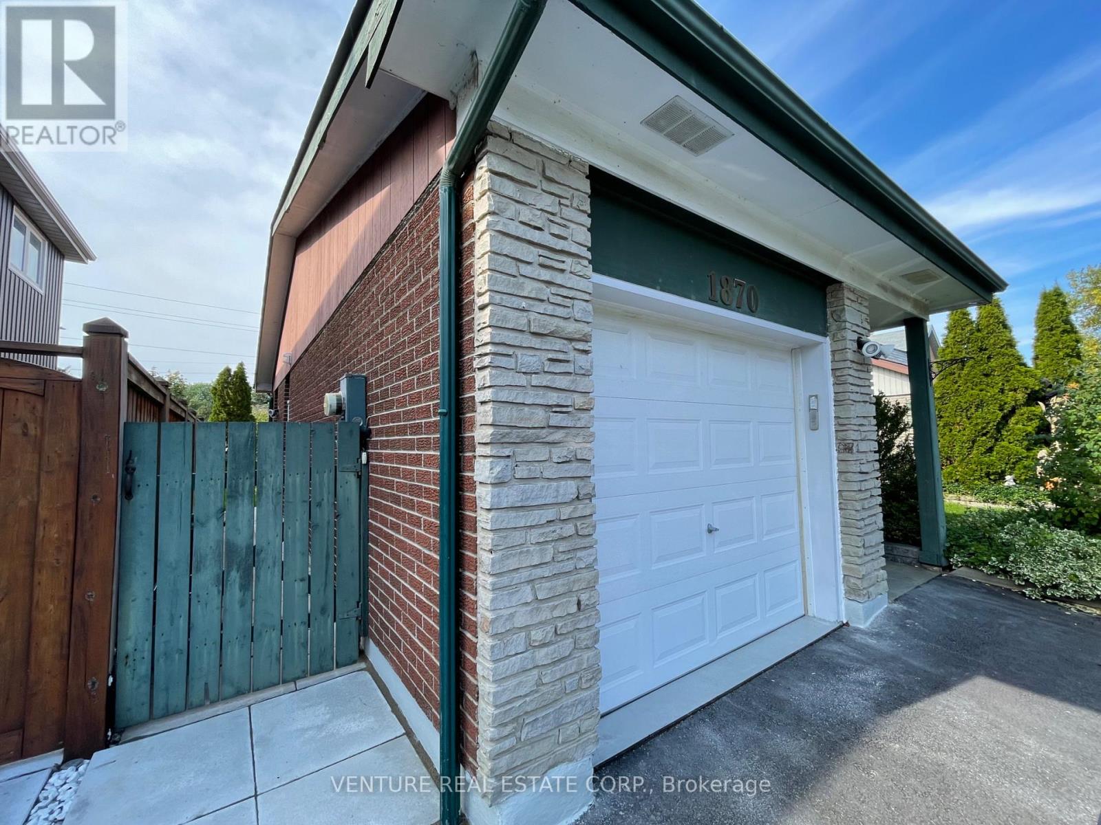 Detached at 1870 Shadybrook Dr,