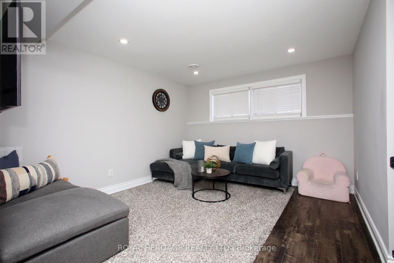 Semi-Detached/Link at 641 DEAUVILLE COURT, Oshawa