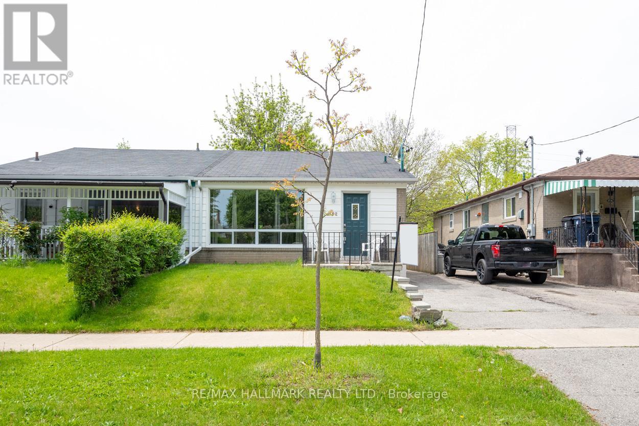 Semi-Detached/Link at 152 SANTAMONICA BOULEVARD, Toronto (Clairlea-Birchmount)