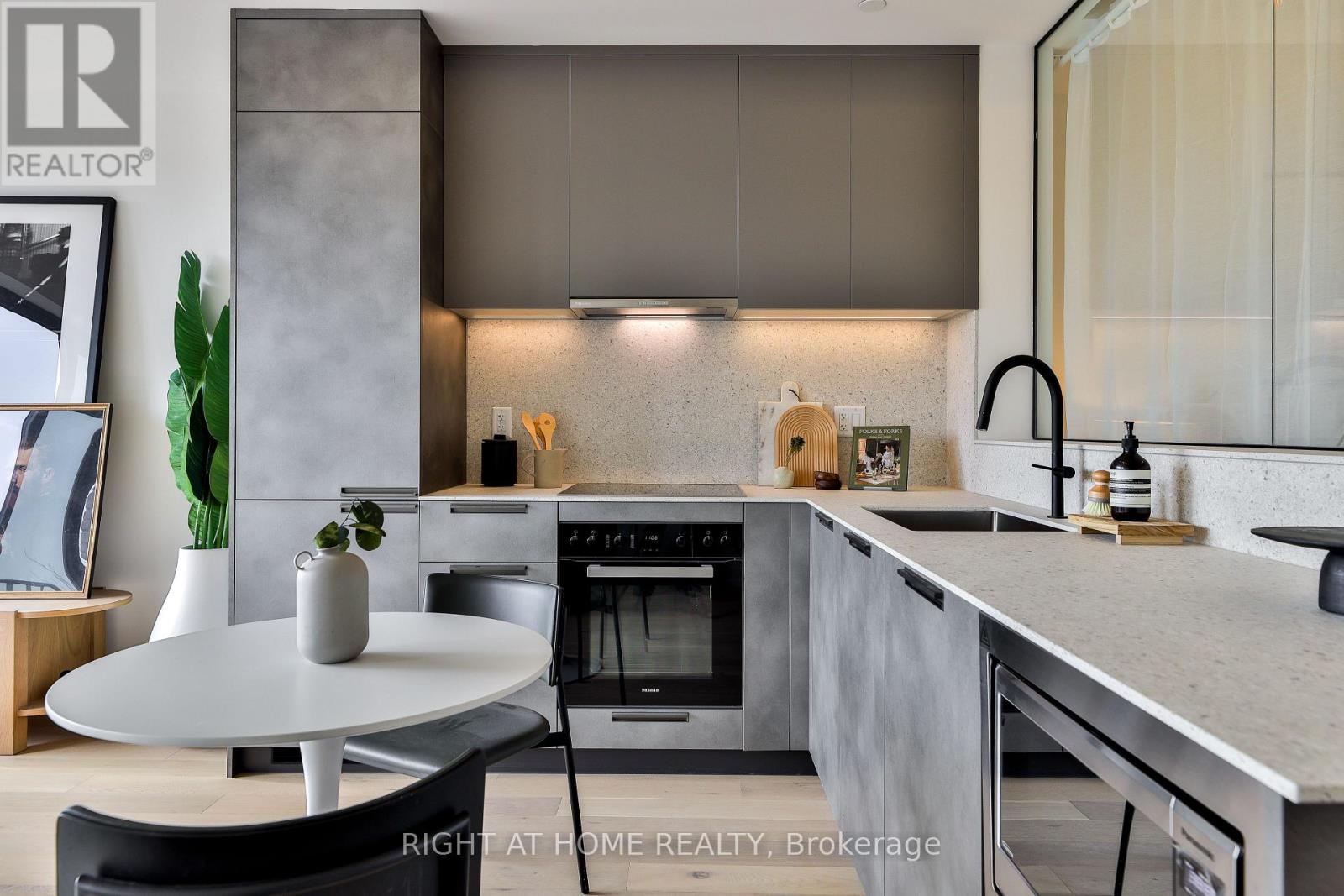 Apartment at 405 - 761 QUEEN STREET E, Toronto