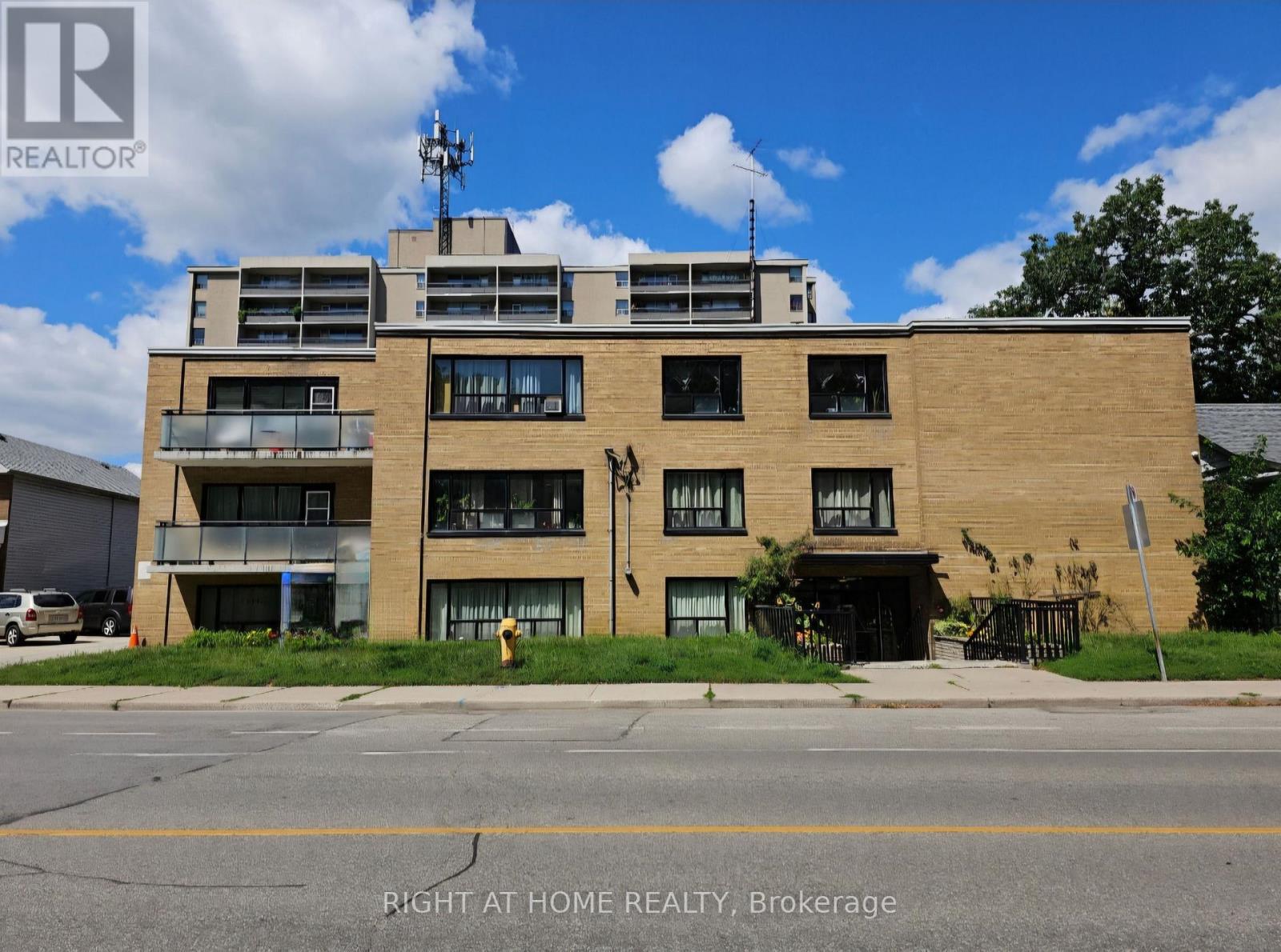 Multiplex at 104 - 20 COSBURN AVENUE, Toronto (East York)