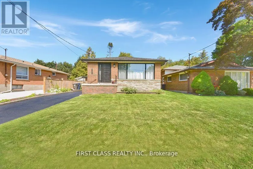 Detached at BSMT - 24 FINTONA AVENUE, Toronto
