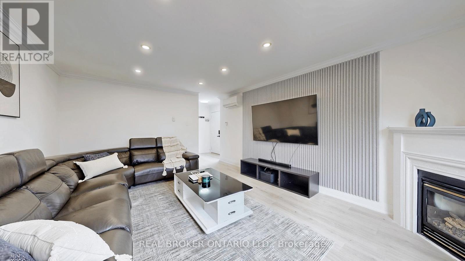 Townhouse at 26 - 909 KING STREET W, Oshawa (Vanier)