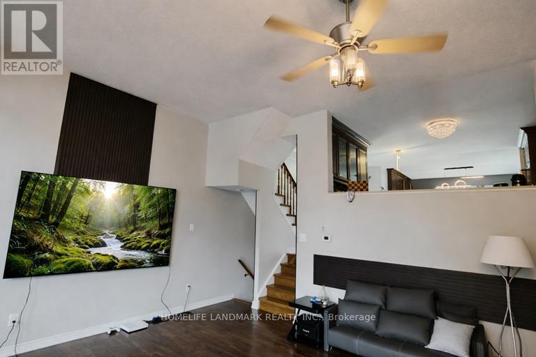 Townhouse at 33 GUILDPARK PATHWAY, Toronto