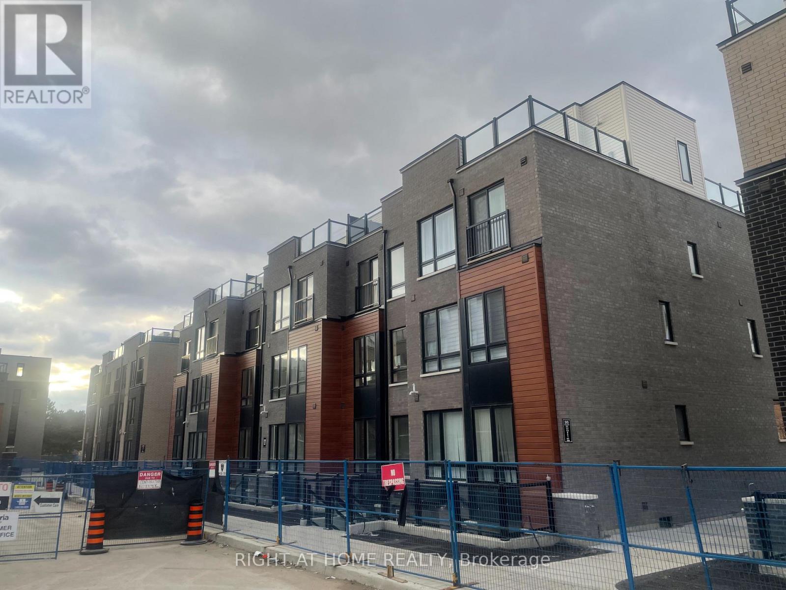 Apartment at 19 - 245 MCLEVIN AVENUE, Toronto (Malvern)
