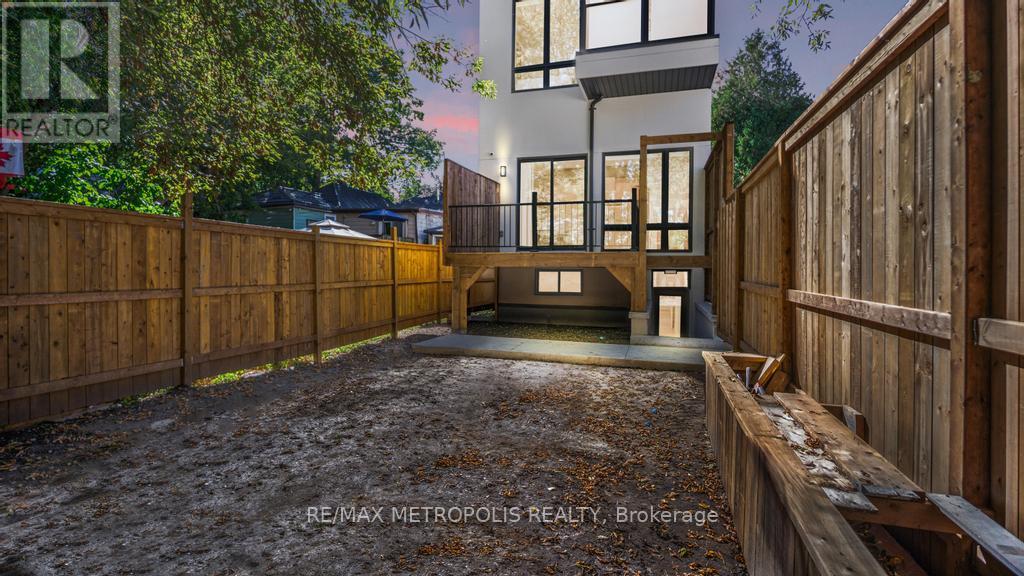 Detached at 39 KENWORTHY AVENUE, Toronto
