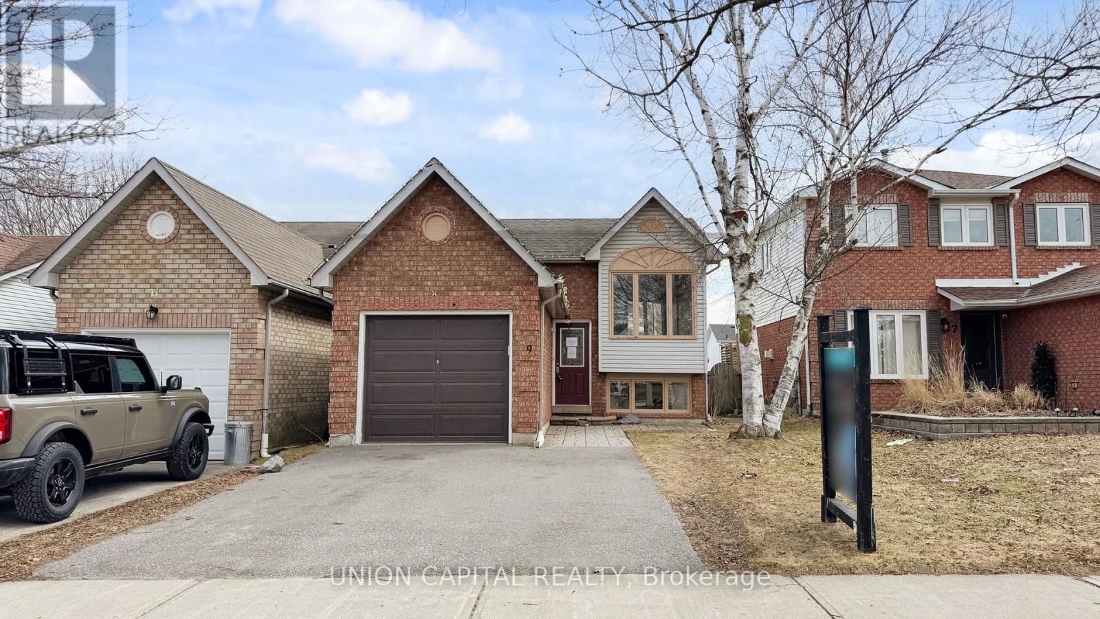 Semi-Detached/Link at 9 FENWICK AVENUE, Clarington (Bowmanville)