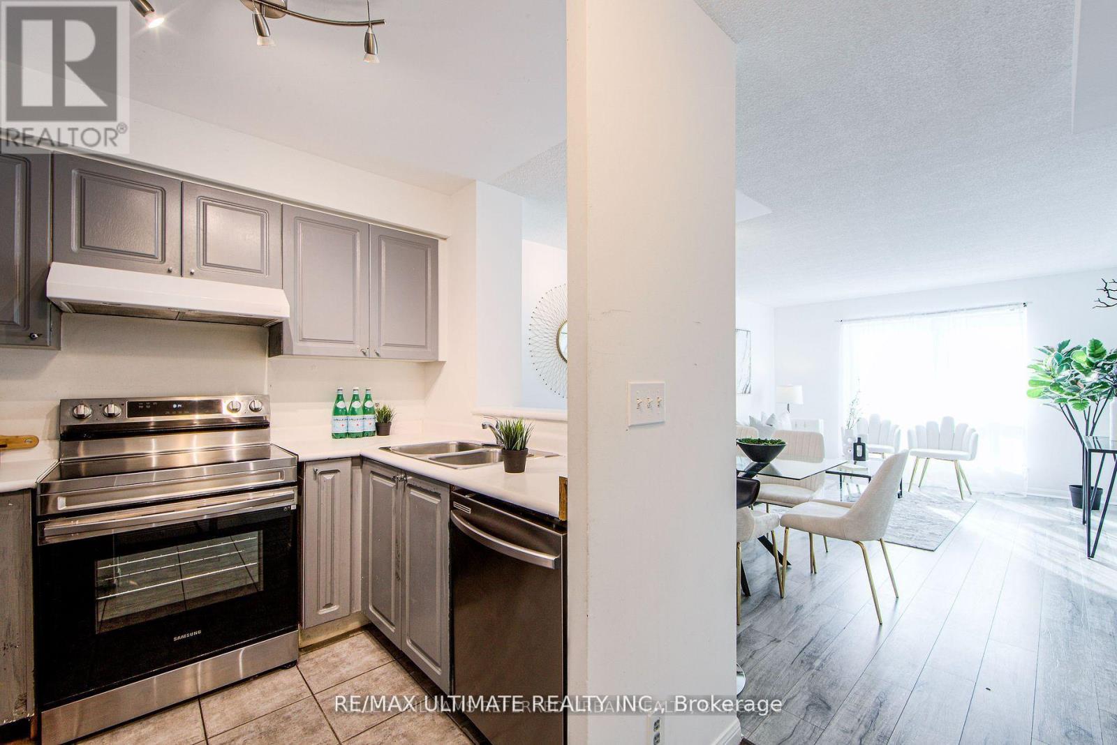 Apartment at 703 - 11 LEE CENTRE DRIVE, Toronto (Woburn)