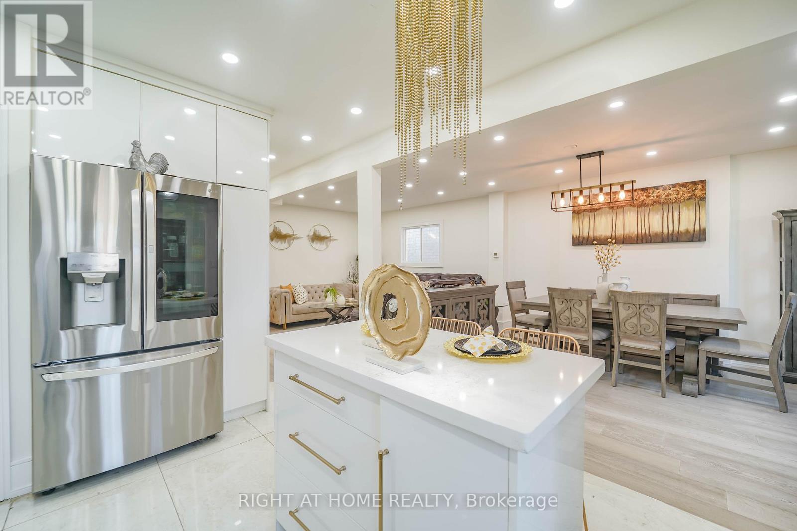 Detached at 174 AYLESWORTH AVENUE, Toronto (Birchcliffe-Cliffside)