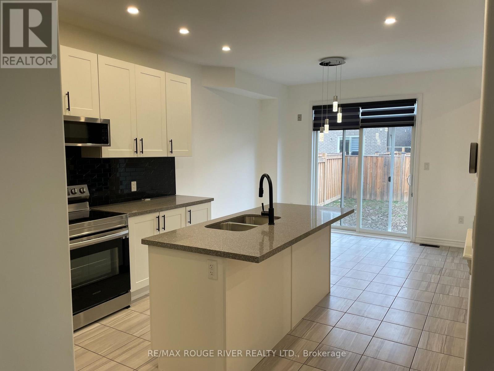 Detached at 10 MOSES CRESCENT, Clarington