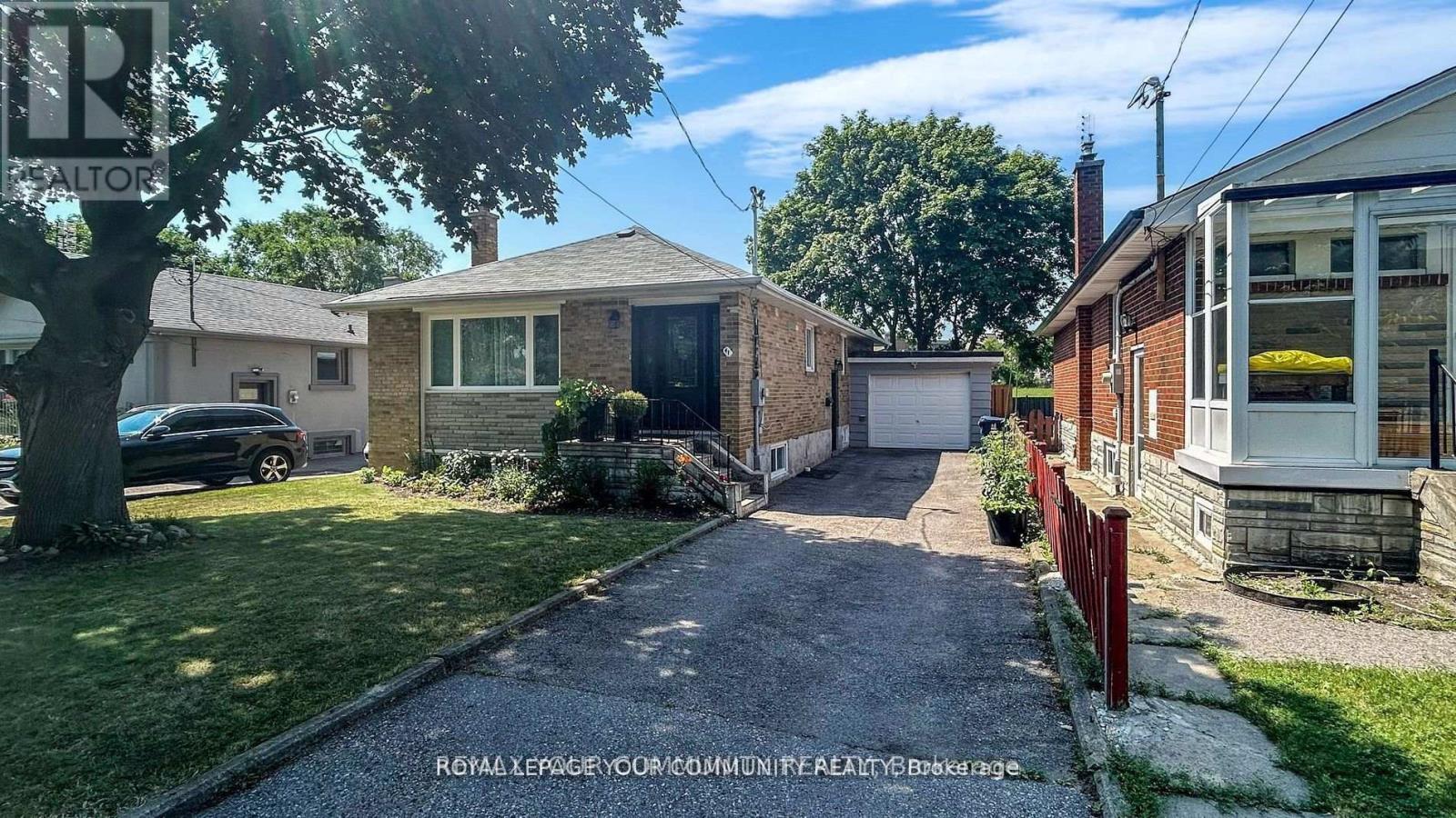 Detached at BSMT - 41 SHROPSHIRE DRIVE, Toronto (Dorset Park)