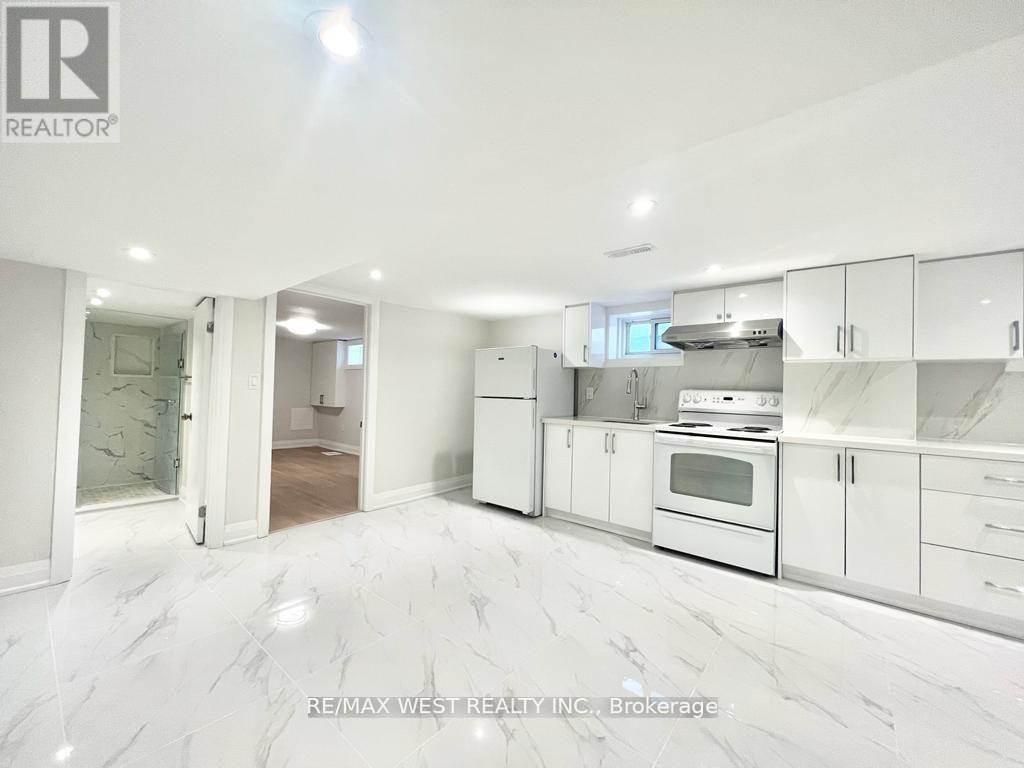 Detached at BSMT - 4 SUTHERLAND AVENUE, Toronto (Crescent Town)
