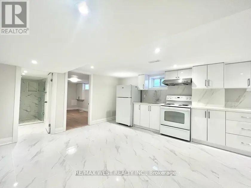 Detached at BSMT - 4 SUTHERLAND AVENUE, Toronto