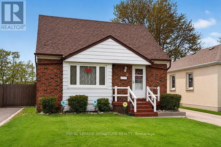 Detached at 36 AINSDALE ROAD, Toronto