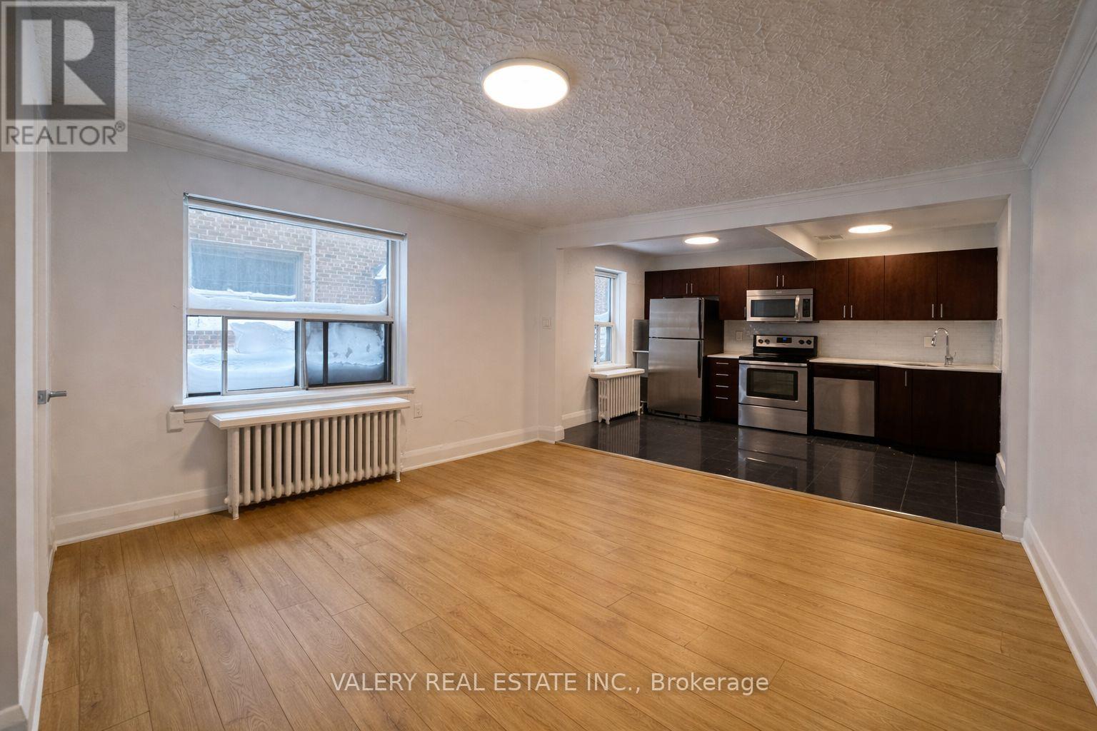 Apartment at 35 - 2404 QUEEN STREET E, Toronto (Birchcliffe-Cliffside)