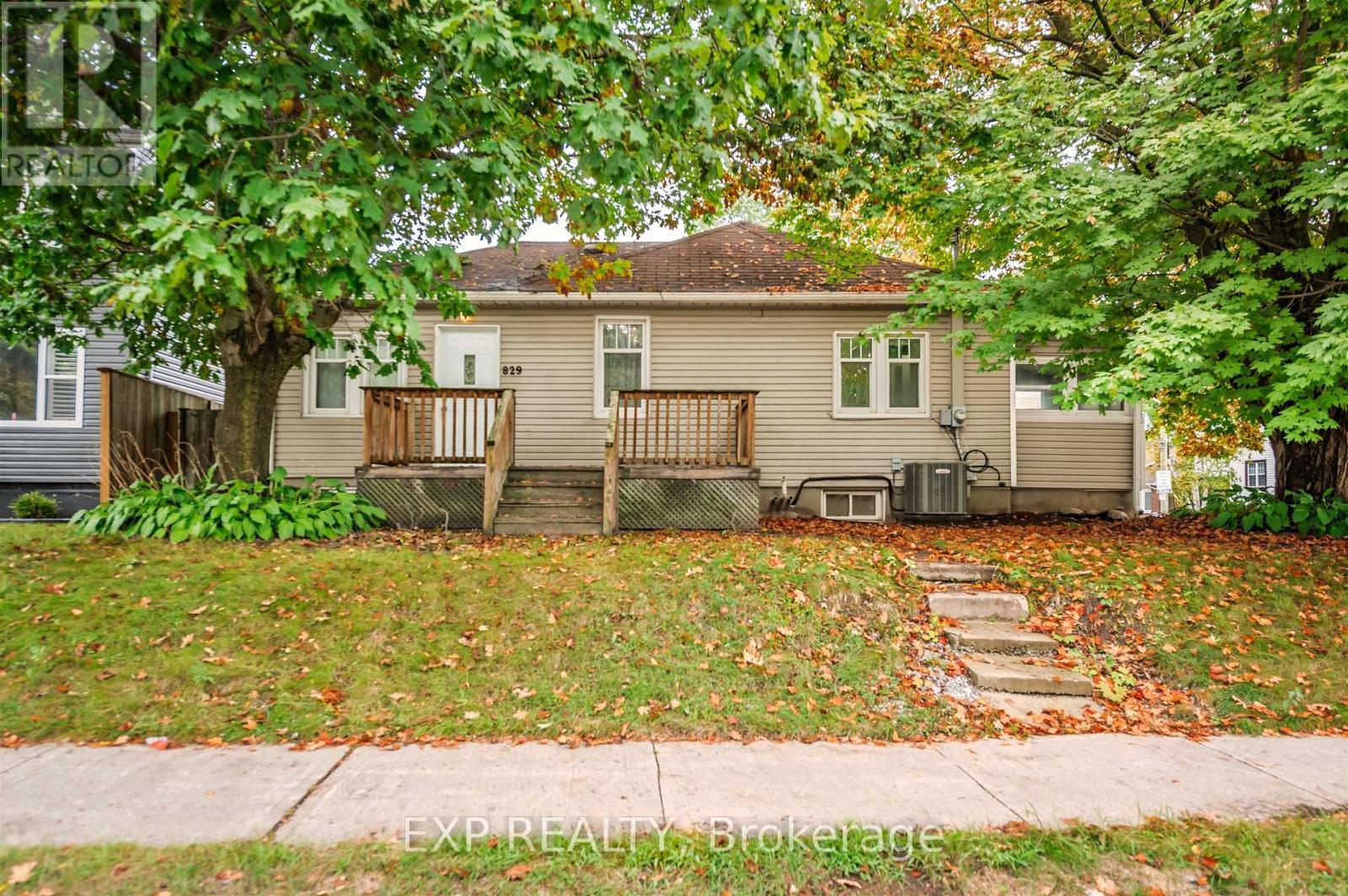 Detached at 829 ATHOL STREET, Whitby (Downtown Whitby)