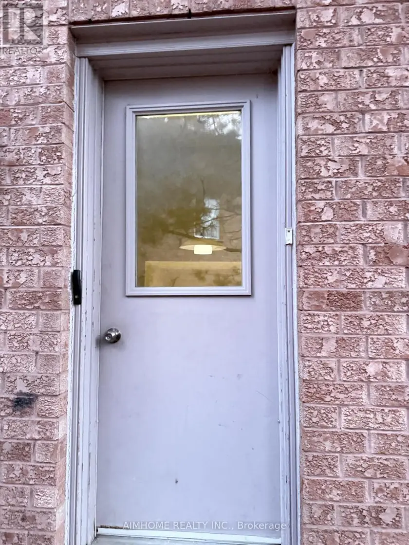 Detached at BASEMENT UNIT#1 - 28 HEATHERBANK TRAIL, Toronto