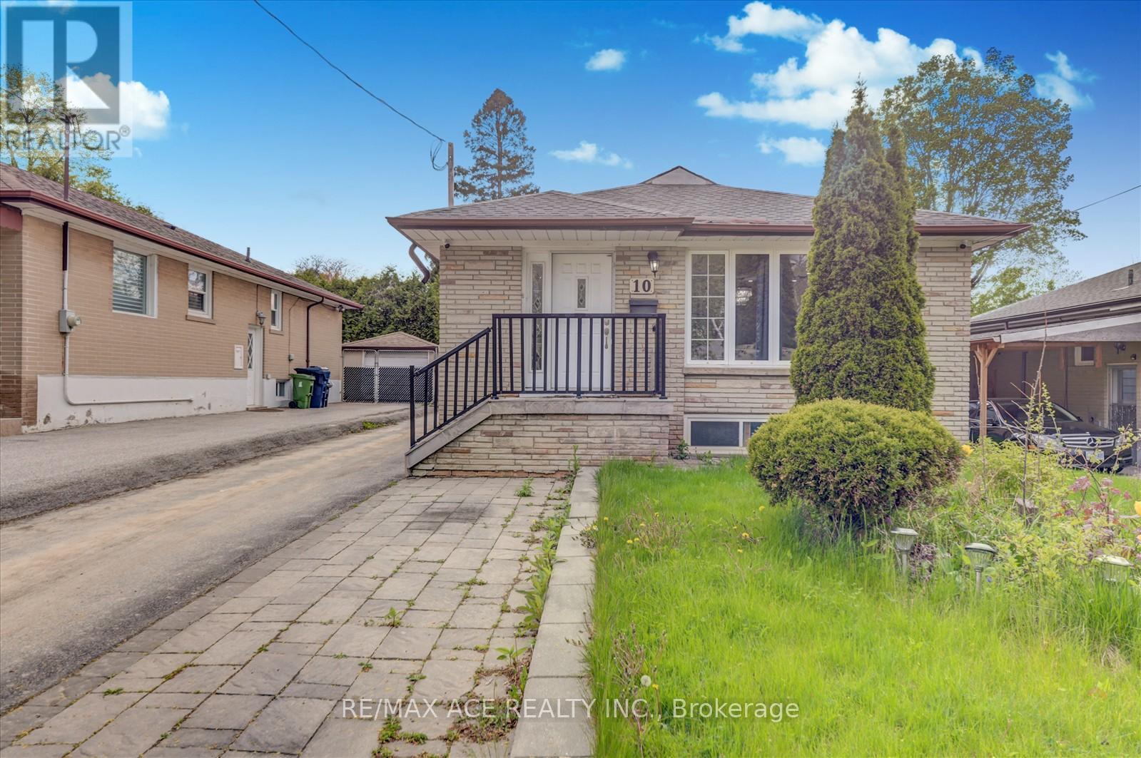 Detached at 10 BLAKEMANOR BOULEVARD, Toronto (Woburn)
