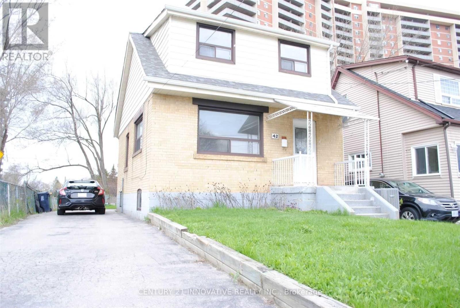 Detached at BSMT - 42 ST DUNSTAN DRIVE, Toronto (Oakridge)
