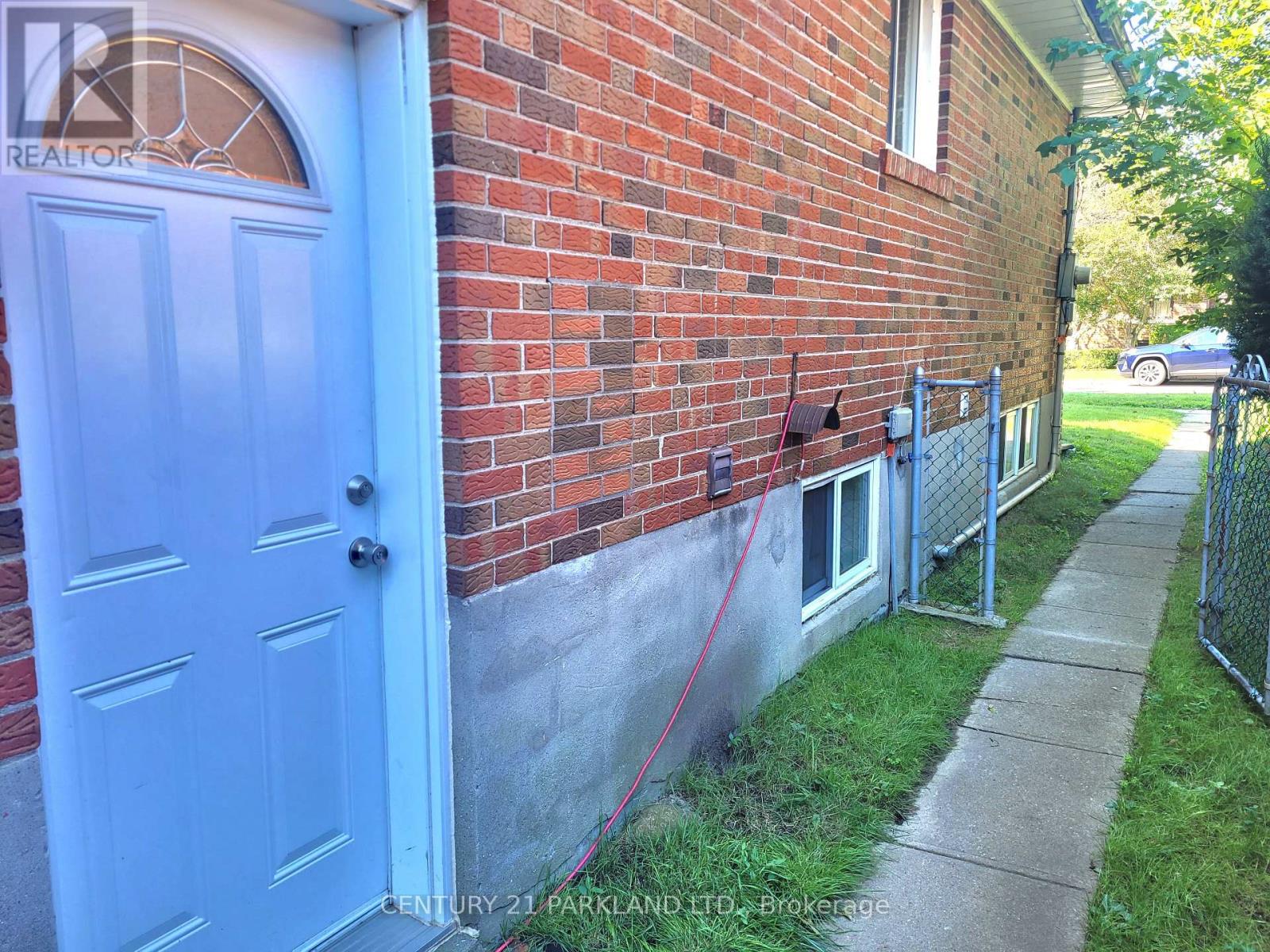 Detached at 2 DAVIS DOWNS PLACE, Toronto