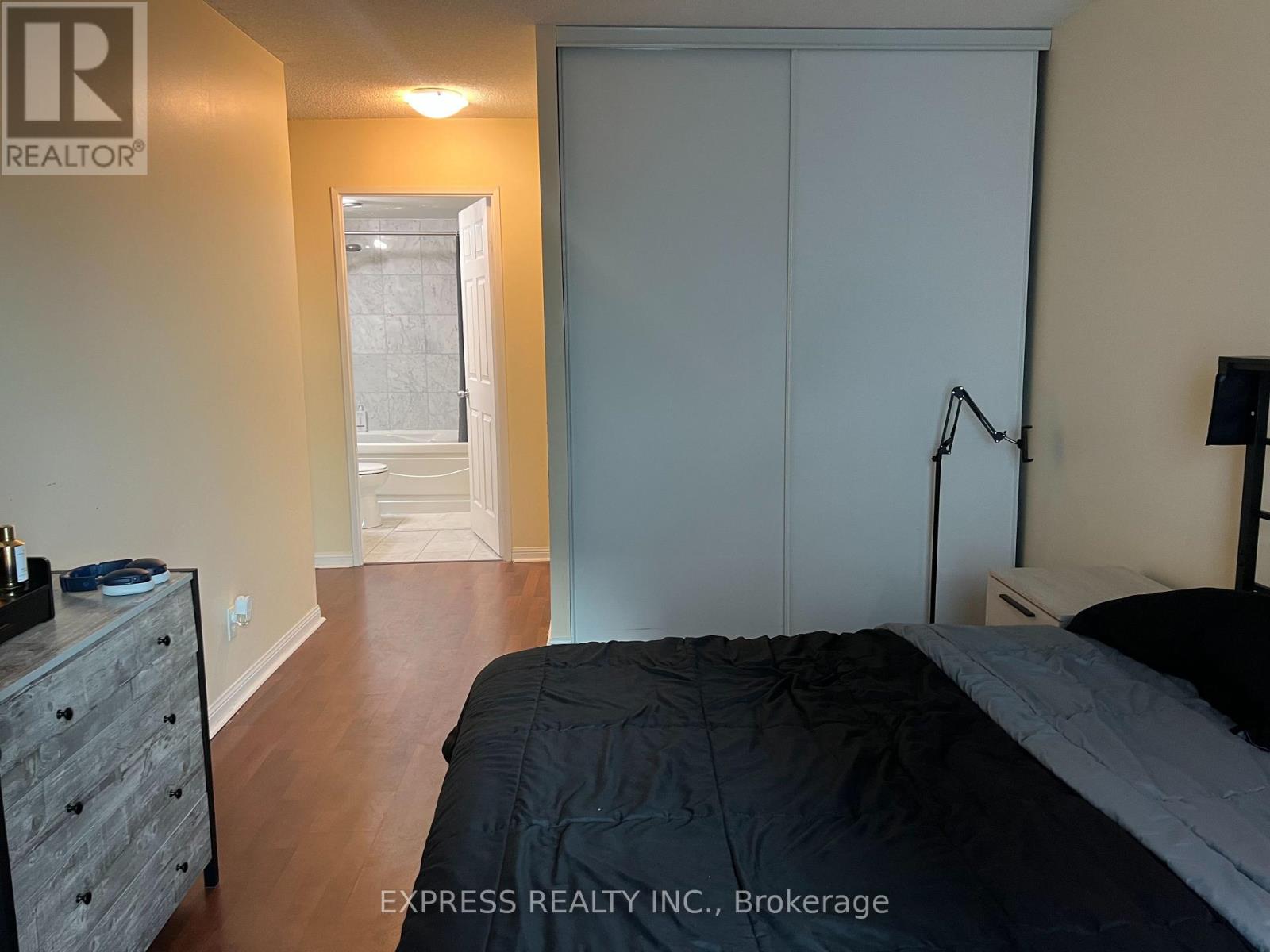 Apartment at 1110 - 18 LEE CENTRE DRIVE, Toronto