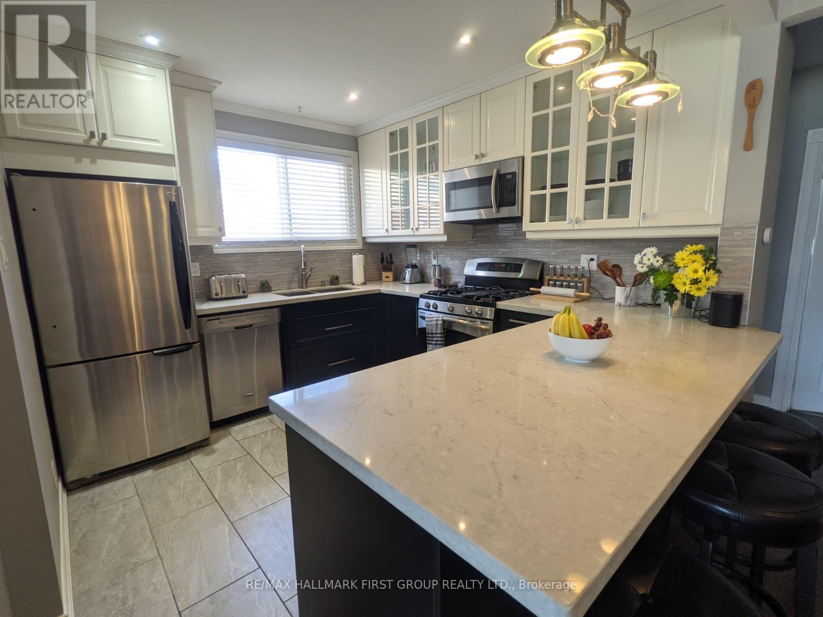 Semi-Detached/Link at 15 THORNCROFT CRESCENT, Ajax (South East)