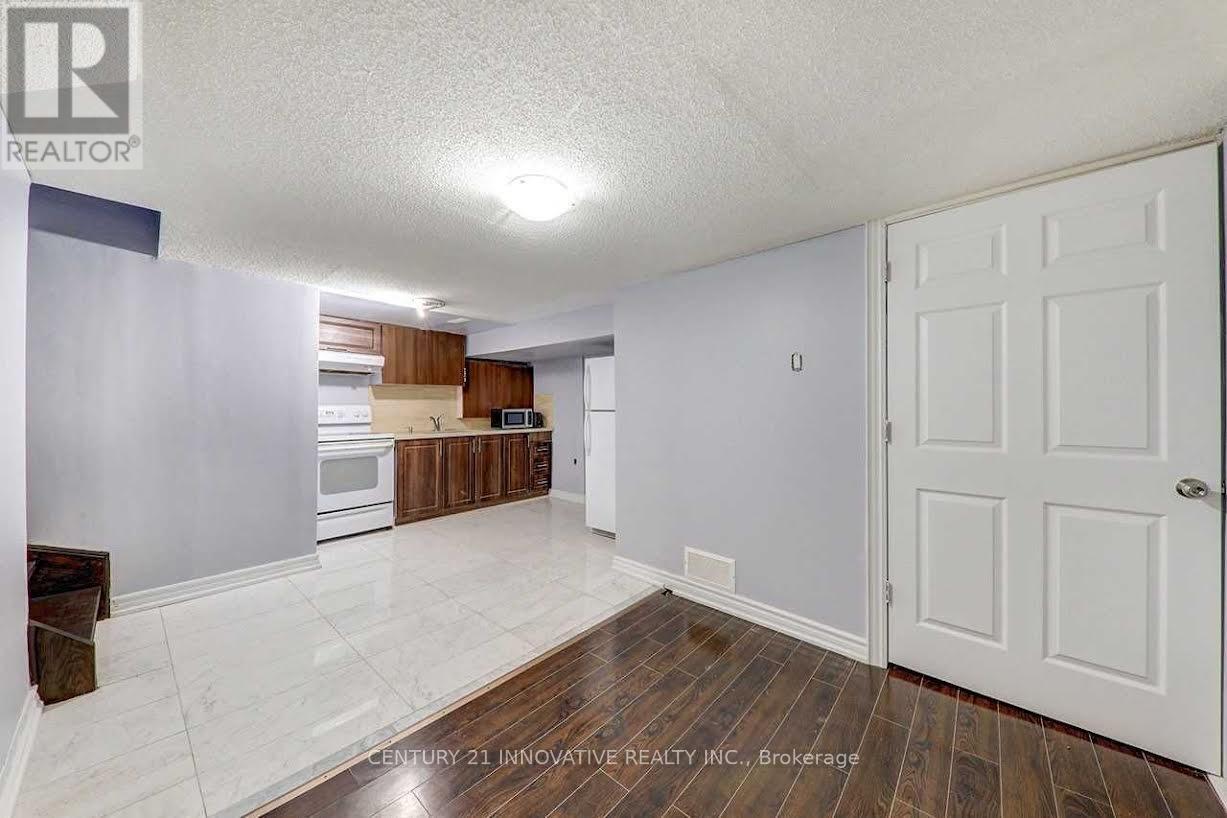 Townhouse at BSMT - 7 SACHEMS PLACE, Toronto