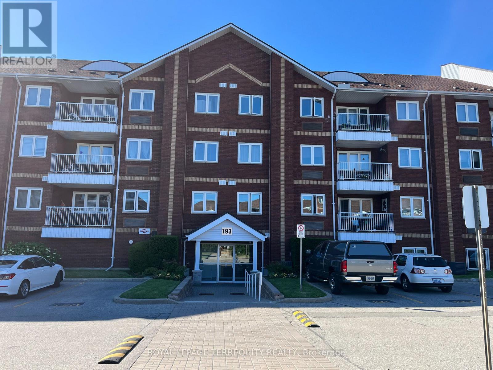 Apartment at 117 - 193 LAKE DRIVEWAY W, Ajax (South West)
