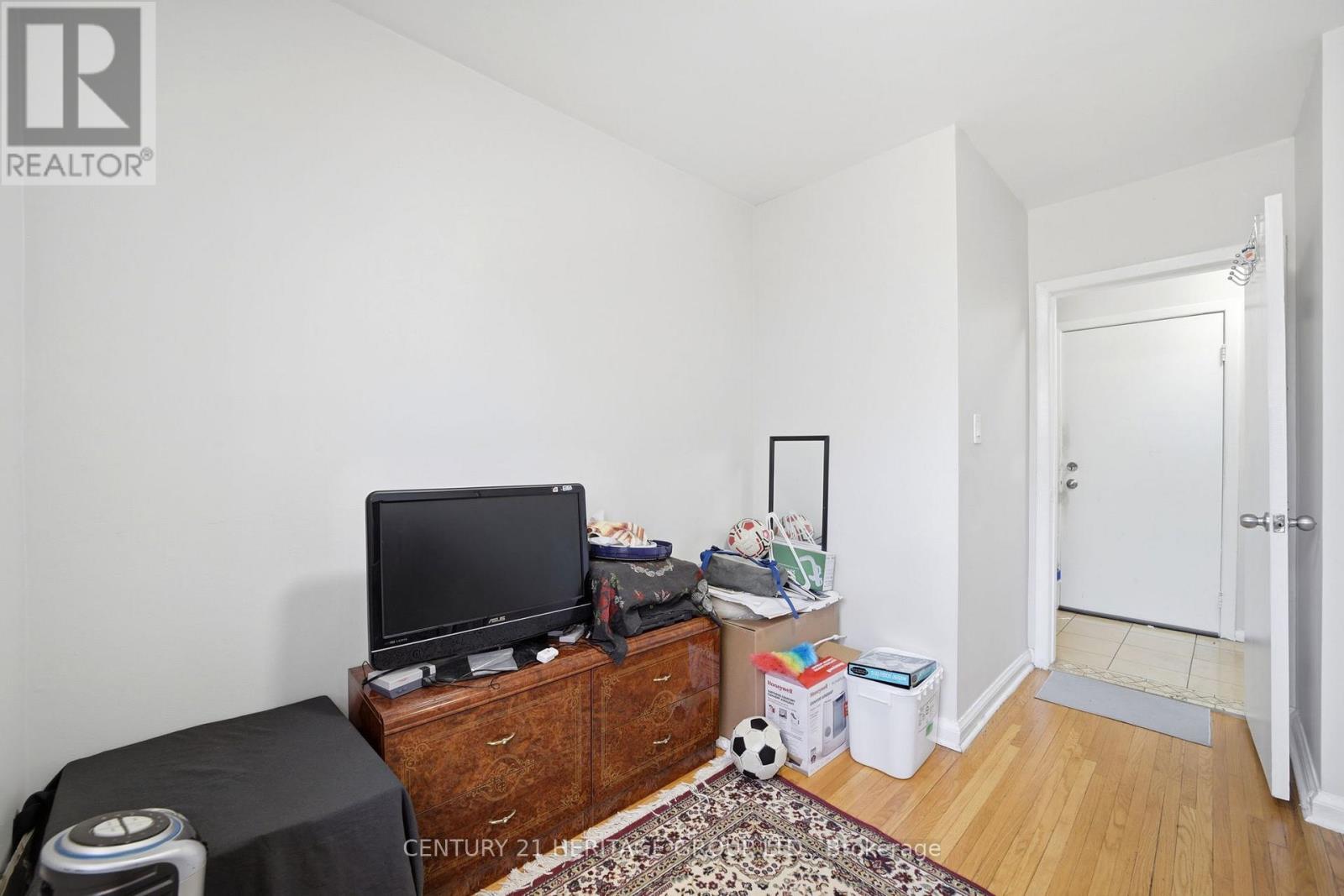 Detached at 10 GARTHWOOD DRIVE, Toronto