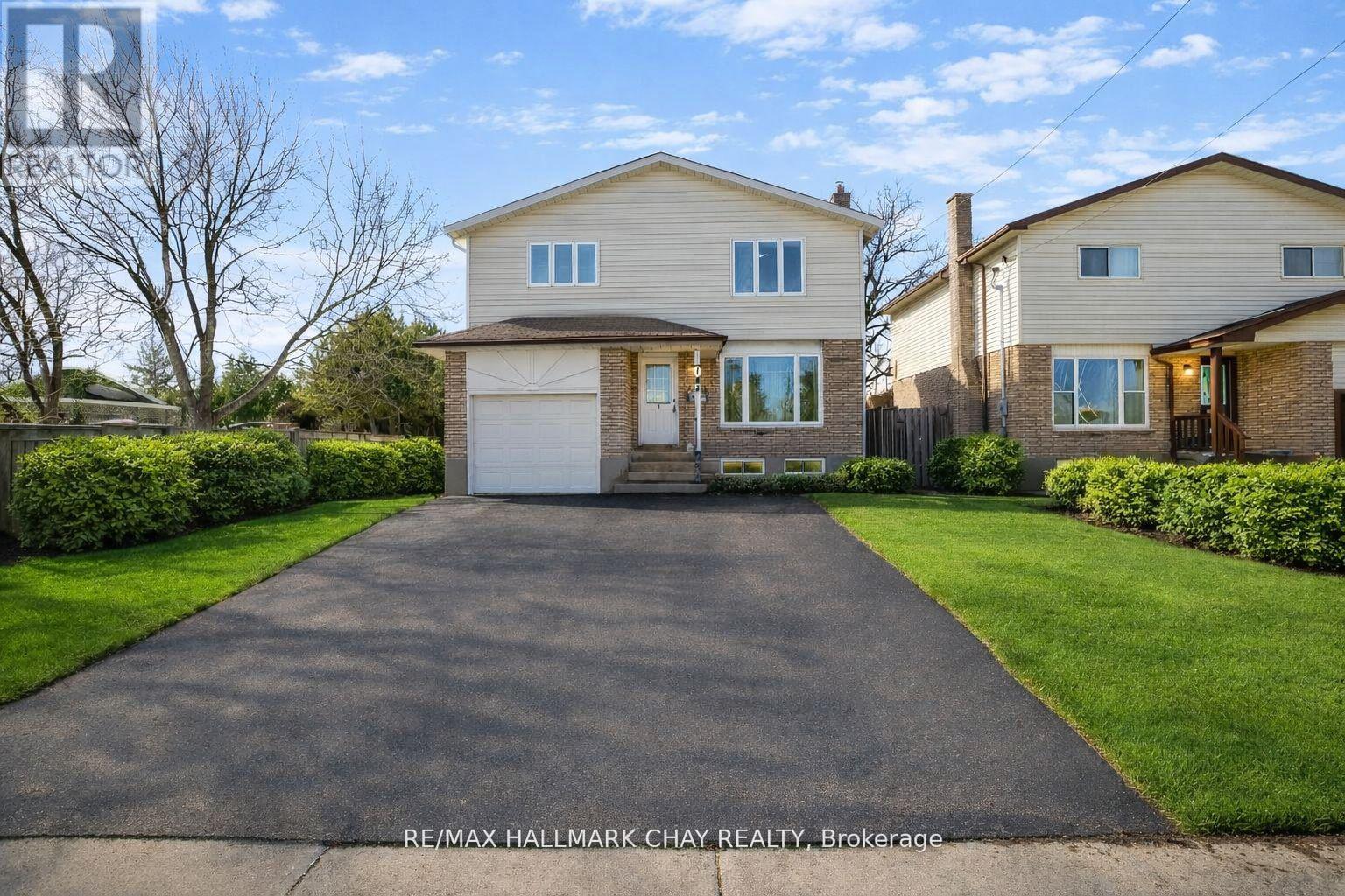 Detached at 704 BROCK STREET S, Whitby (Downtown Whitby)