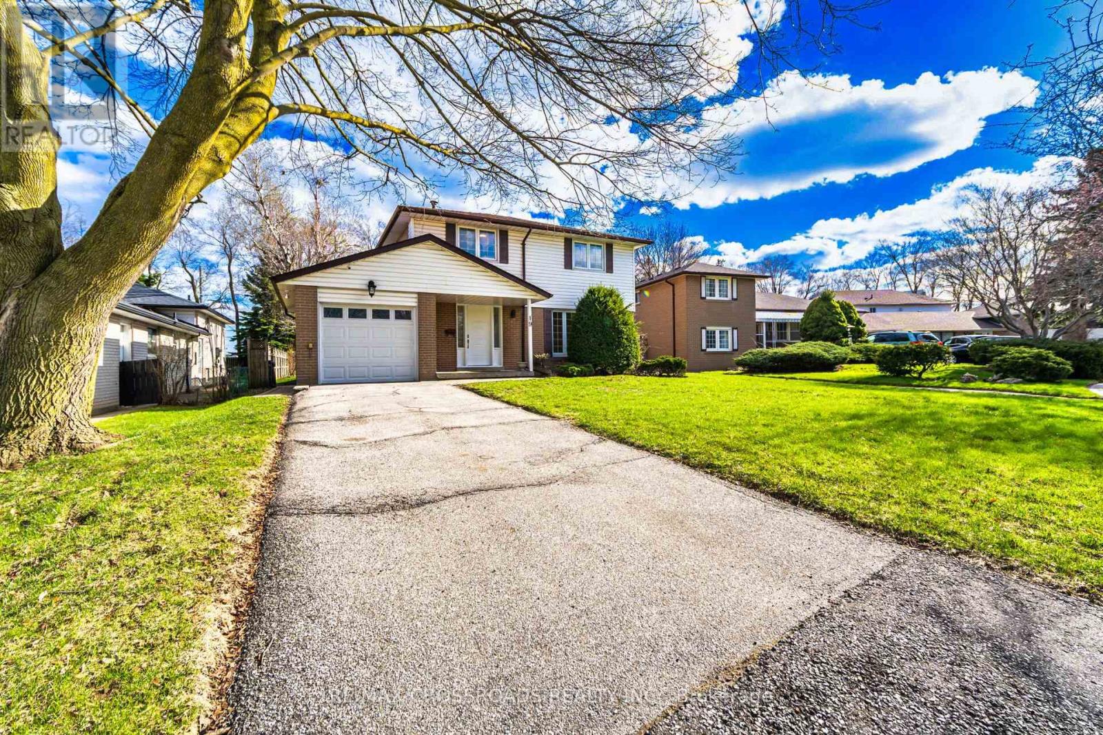 Detached at 19 PORTICO DRIVE, Toronto