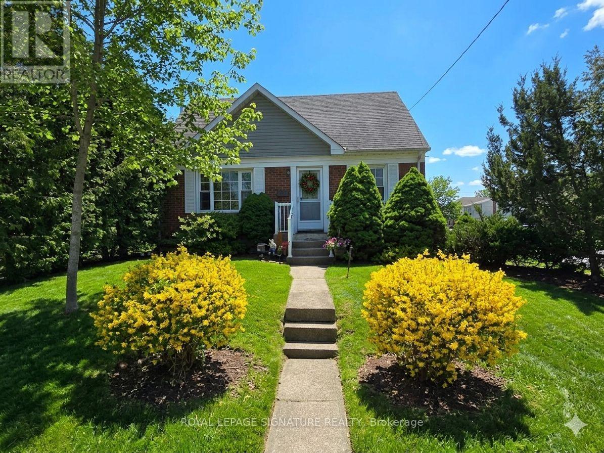 Detached at 1 MILNE AVENUE, Toronto (Oakridge)