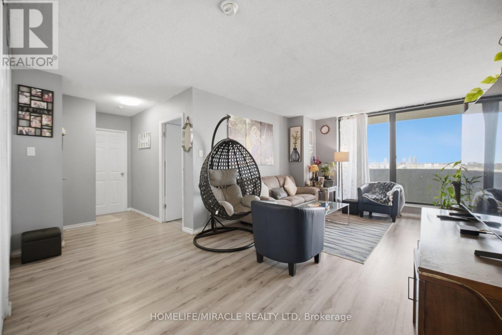 Apartment at 701 - 301 PRUDENTIAL DRIVE, Toronto (Dorset Park)