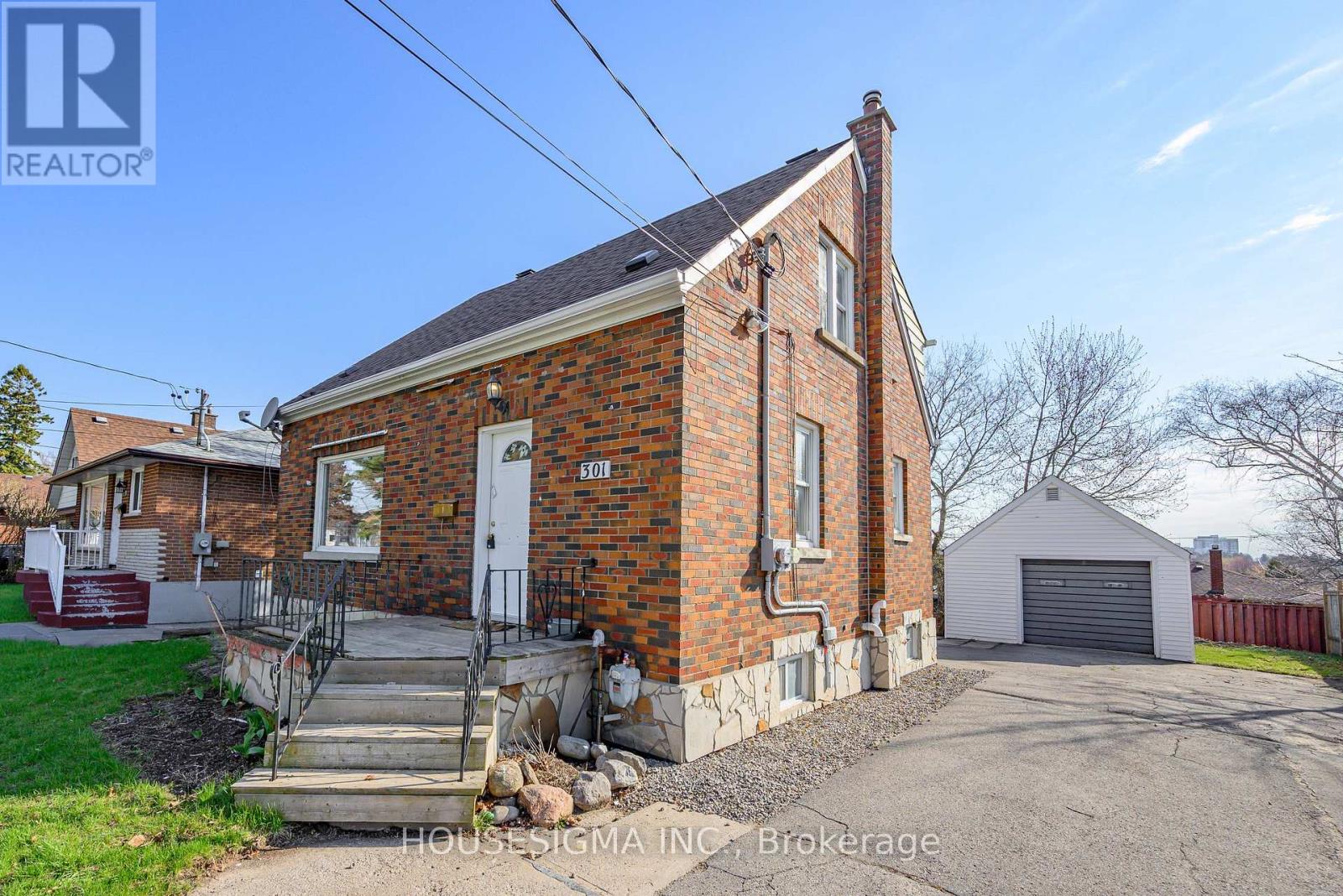 Detached at 301 GIBBONS STREET, Oshawa (McLaughlin)